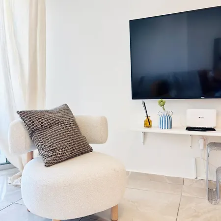 Kastella Blue Near لارنكا